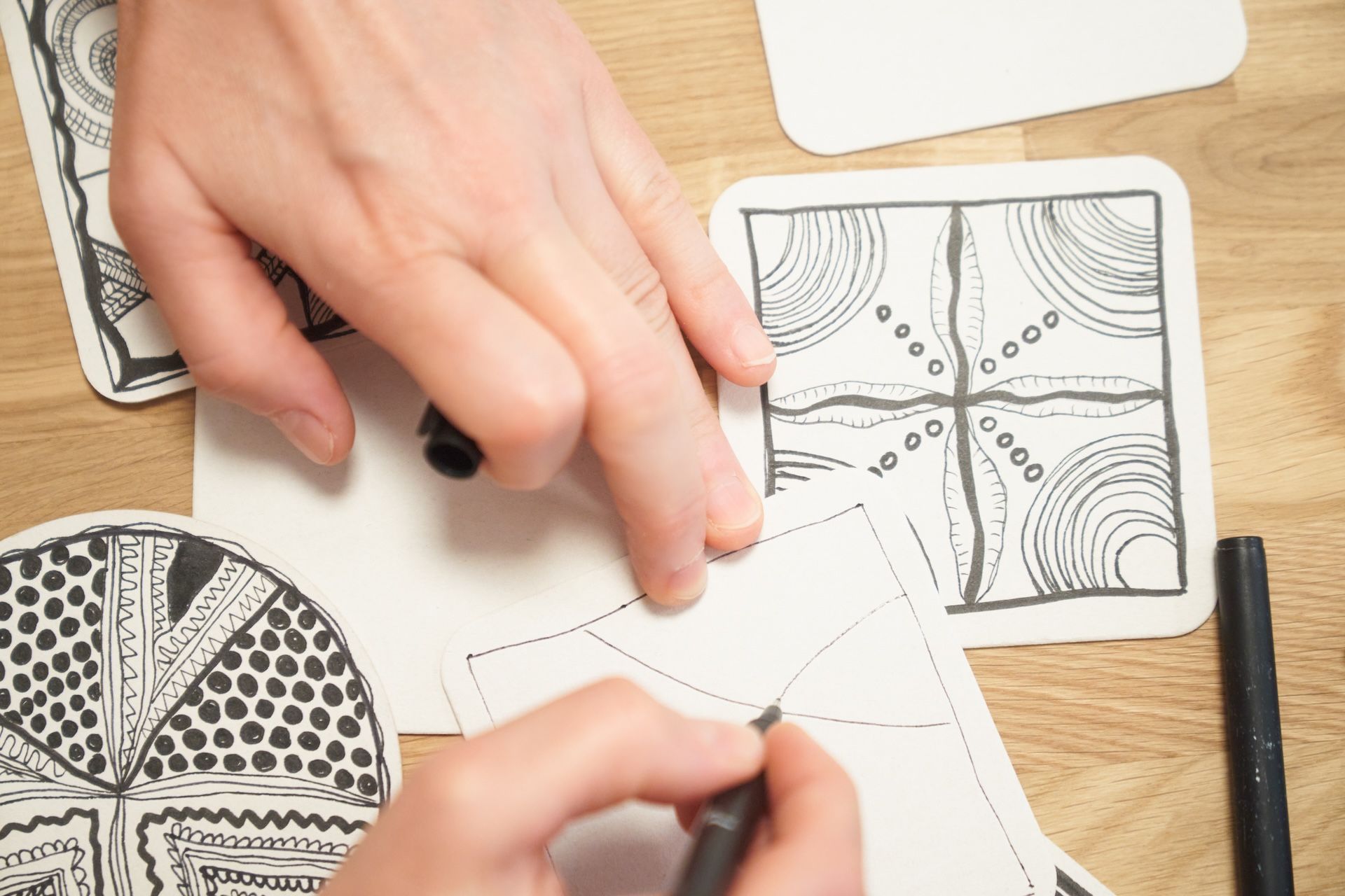 Kunsttherapie-Materialien zum Zeichnen und kreativen Gestalten